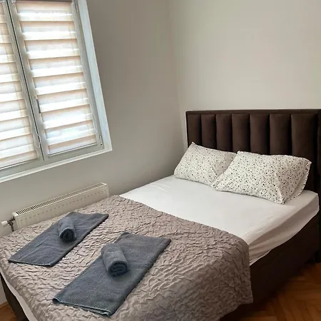 Centar Stan Na Dan Ub Apartment *